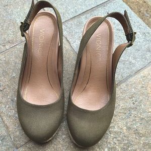 Size 7 Vionic Carolina Espadrille Wedges